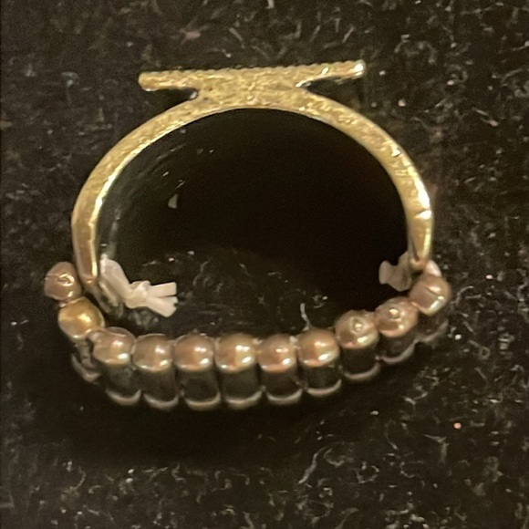 Size 6.5 Modernist gold tone ribbed wide stretch statement ring - Picture 9 of 12